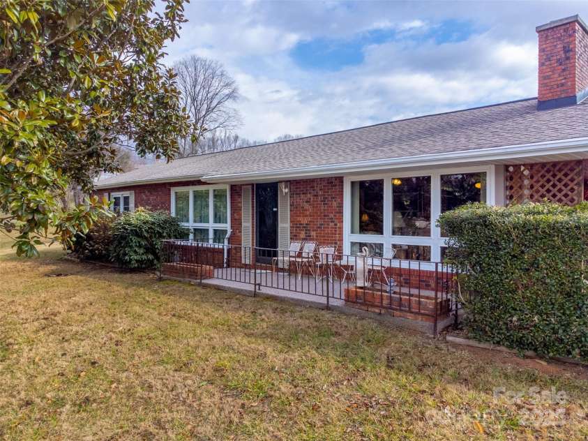 23 Cinder Ridge, Sylva, NC 28779.  MLS# CAR4280119, YatesRealty ID 6941. 