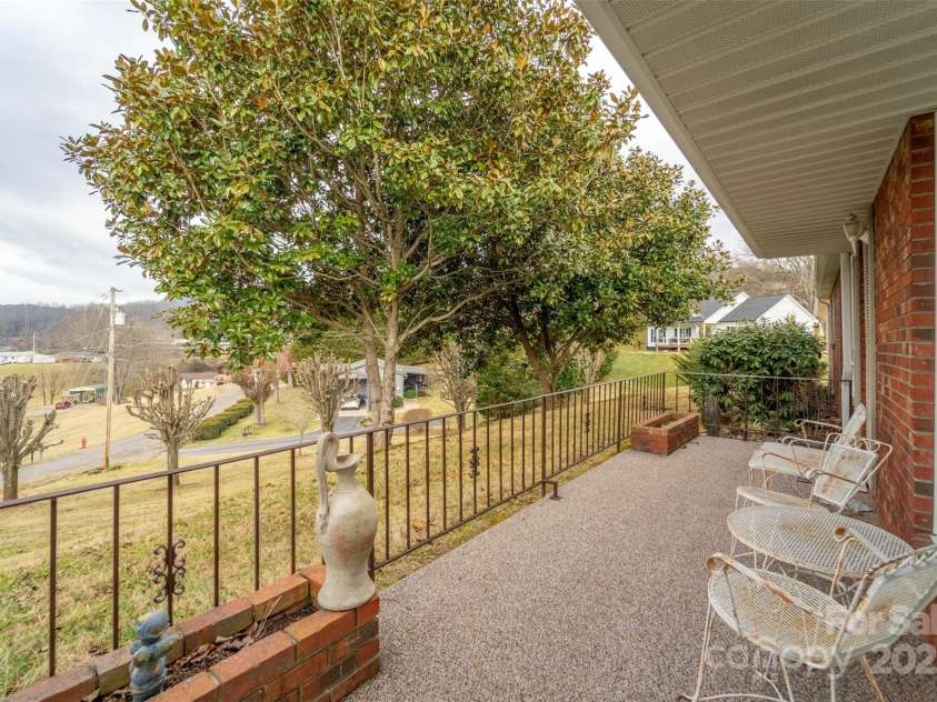 23 Cinder Ridge, Sylva, NC 28779.  MLS# CAR4280119, YatesRealty ID 6941. 