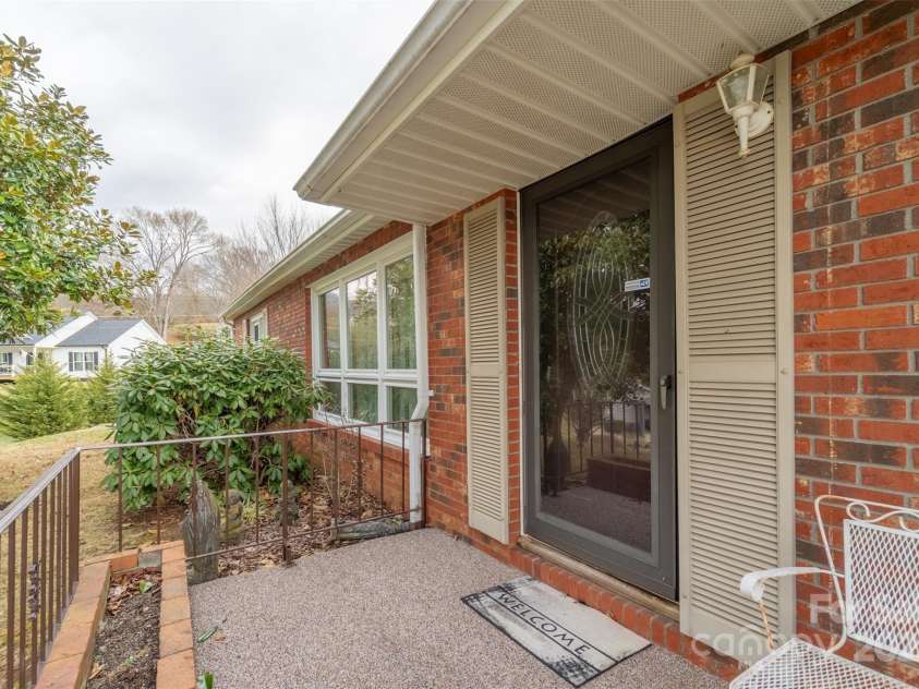 23 Cinder Ridge, Sylva, NC 28779.  MLS# CAR4280119, YatesRealty ID 6941. 