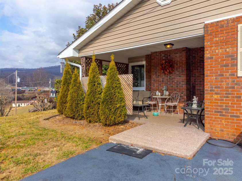 23 Cinder Ridge, Sylva, NC 28779.  MLS# CAR4280119, YatesRealty ID 6941. 