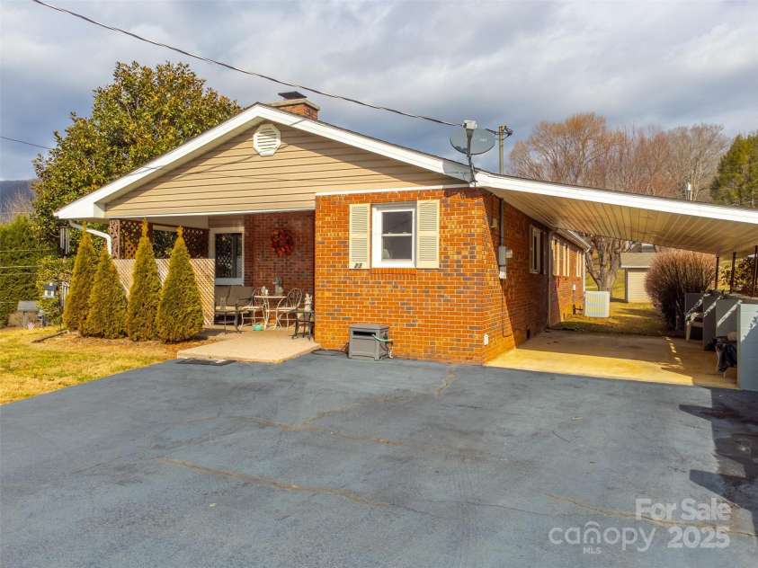 23 Cinder Ridge, Sylva, NC 28779.  MLS# CAR4280119, YatesRealty ID 6941. 