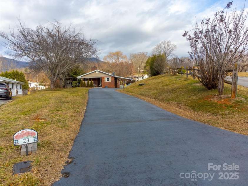 23 Cinder Ridge, Sylva, NC 28779.  MLS# CAR4280119, YatesRealty ID 6941. 