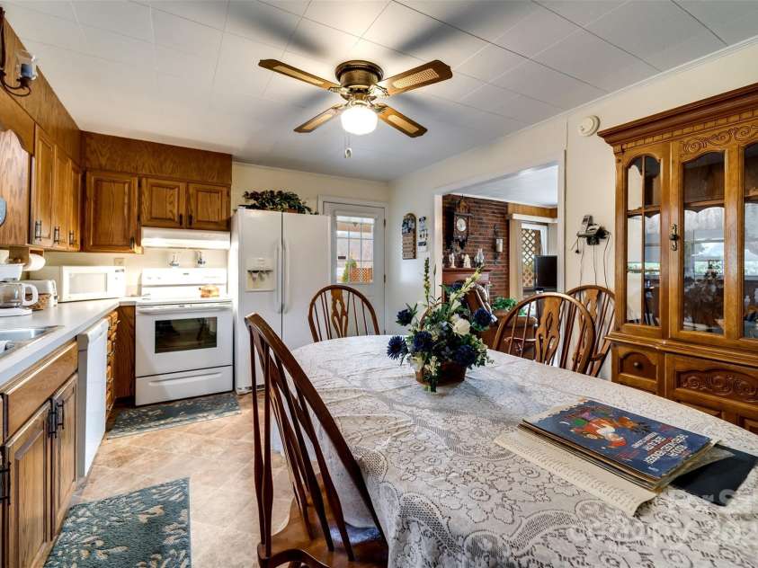 23 Cinder Ridge, Sylva, NC 28779.  MLS# CAR4280119, YatesRealty ID 6941. 