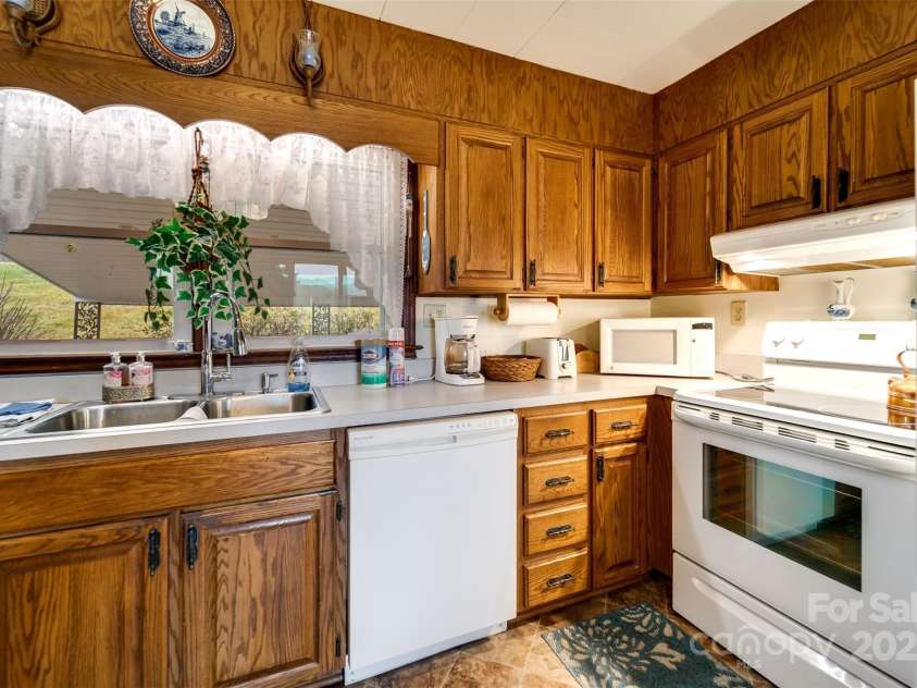 23 Cinder Ridge, Sylva, NC 28779.  MLS# CAR4280119, YatesRealty ID 6941. 