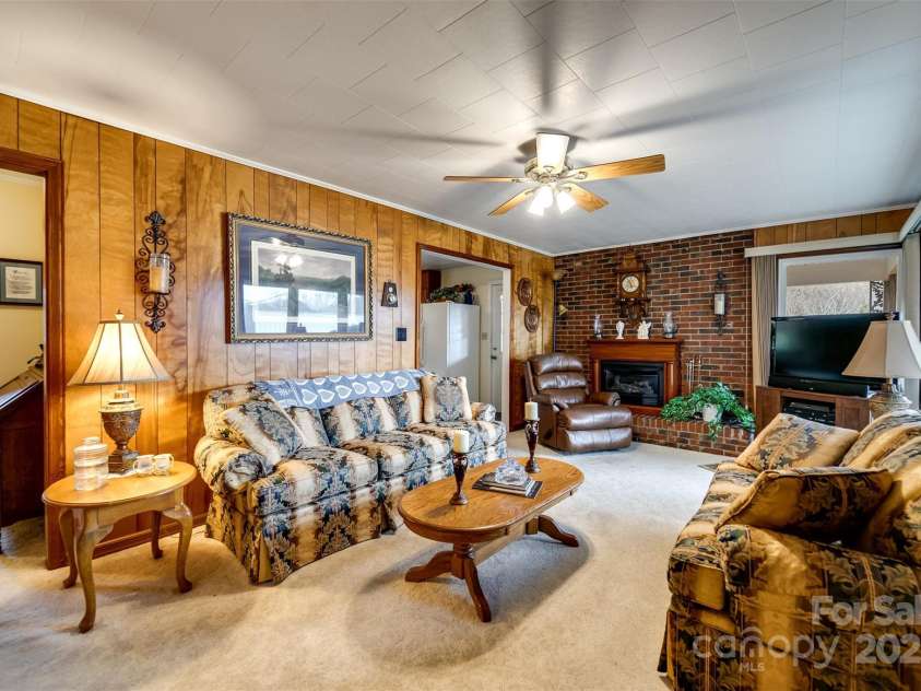 23 Cinder Ridge, Sylva, NC 28779.  MLS# CAR4280119, YatesRealty ID 6941. 