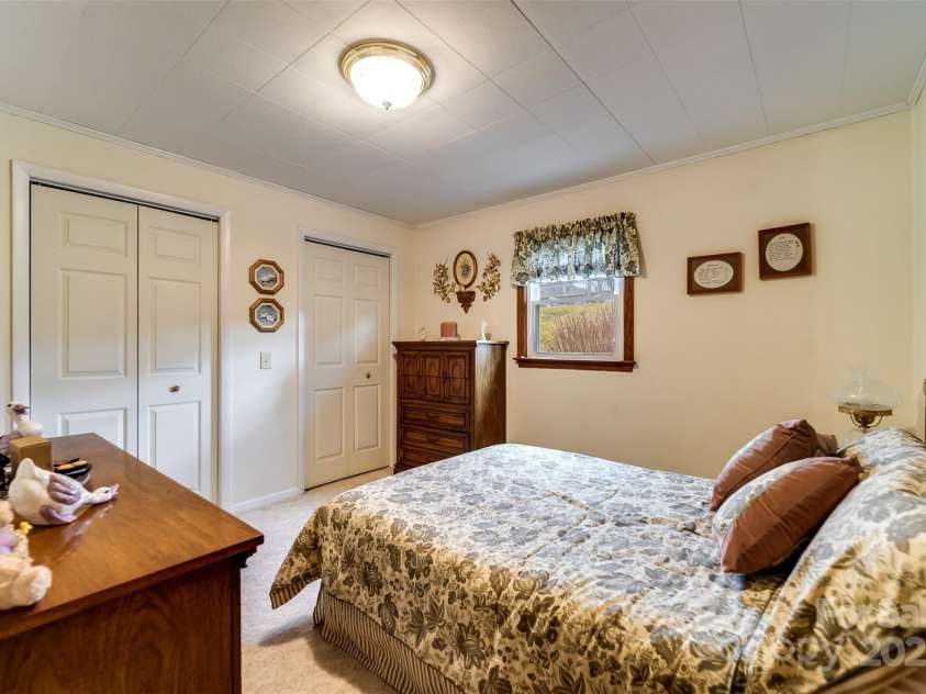 23 Cinder Ridge, Sylva, NC 28779.  MLS# CAR4280119, YatesRealty ID 6941. 