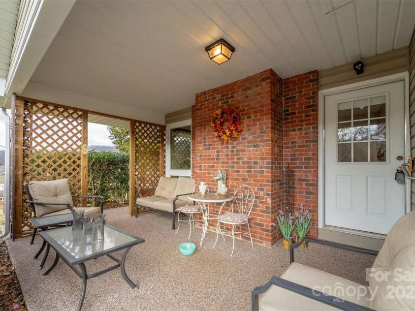 23 Cinder Ridge, Sylva, NC 28779.  MLS# CAR4280119, YatesRealty ID 6941. 