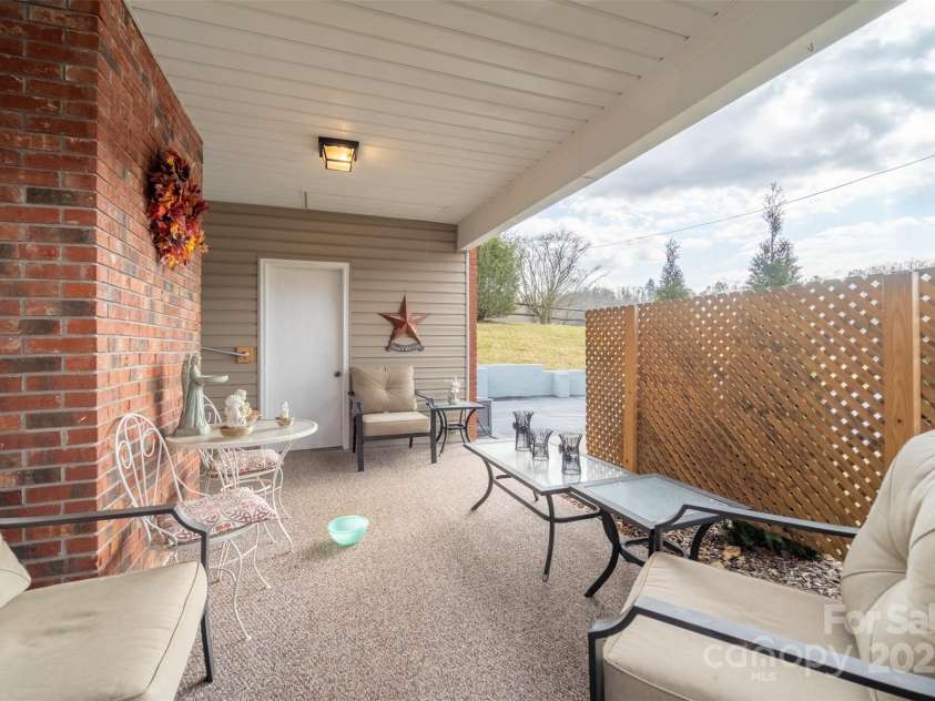 23 Cinder Ridge, Sylva, NC 28779.  MLS# CAR4280119, YatesRealty ID 6941. 