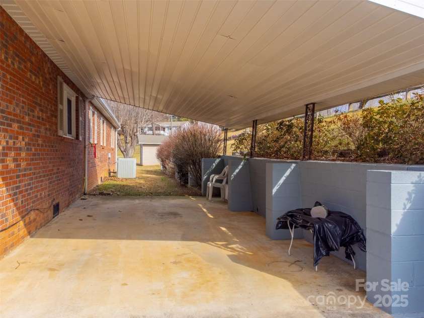 23 Cinder Ridge, Sylva, NC 28779.  MLS# CAR4280119, YatesRealty ID 6941. 