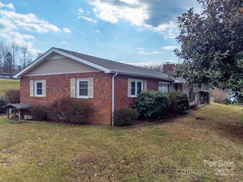 23 Cinder Ridge, Sylva, NC 28779.  MLS# CAR4280119, YatesRealty ID 6941. 