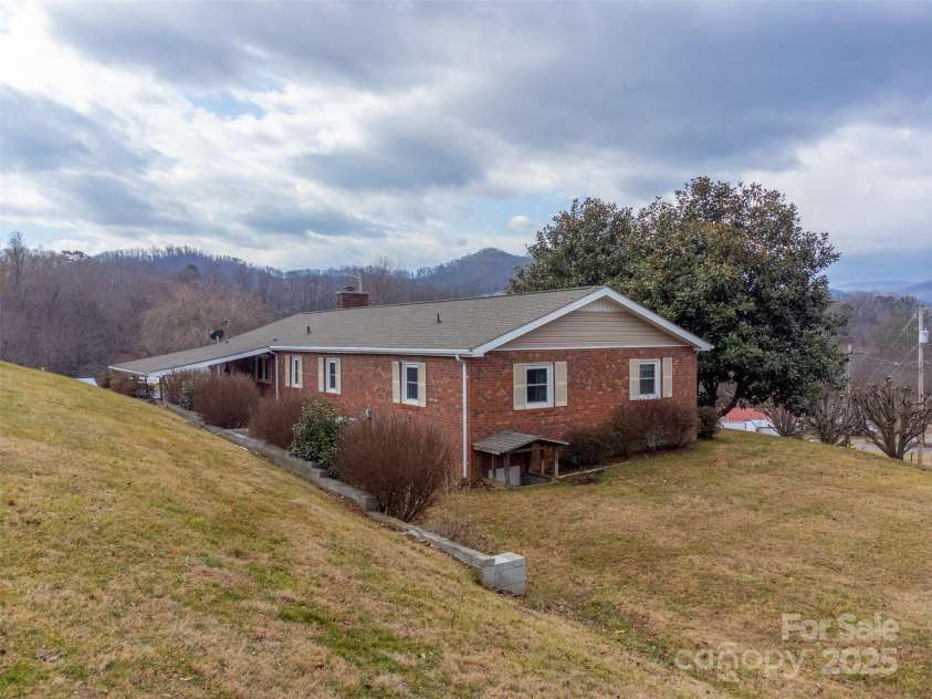23 Cinder Ridge, Sylva, NC 28779.  MLS# CAR4280119, YatesRealty ID 6941. 