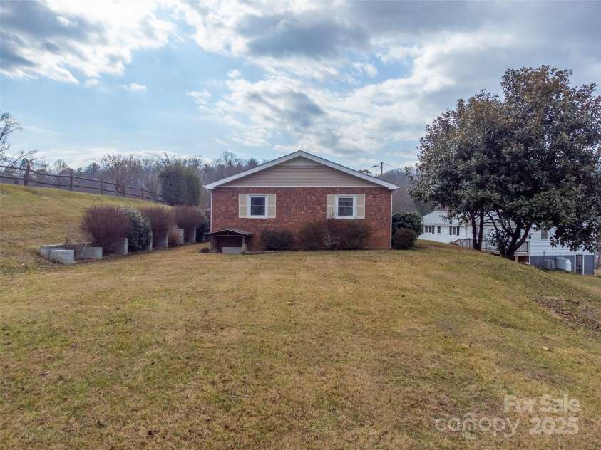 23 Cinder Ridge, Sylva, NC 28779.  MLS# CAR4280119, YatesRealty ID 6941. 