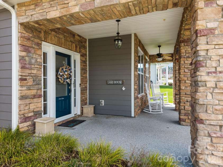240 Preston Road, Mooresville, NC 28117.  MLS# CAR4346358, YatesRealty ID 6941. 