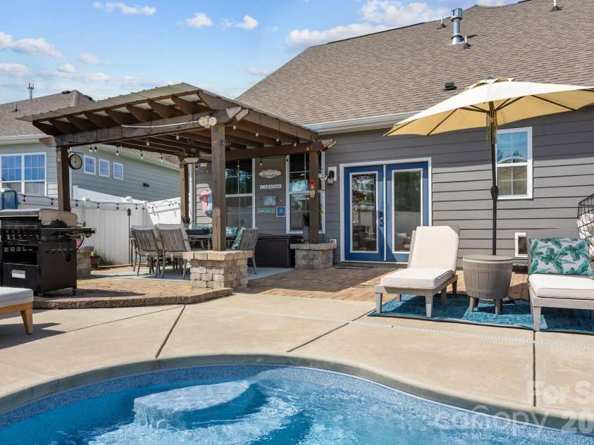 240 Preston Road, Mooresville, NC 28117.  MLS# CAR4346358, YatesRealty ID 6941. 