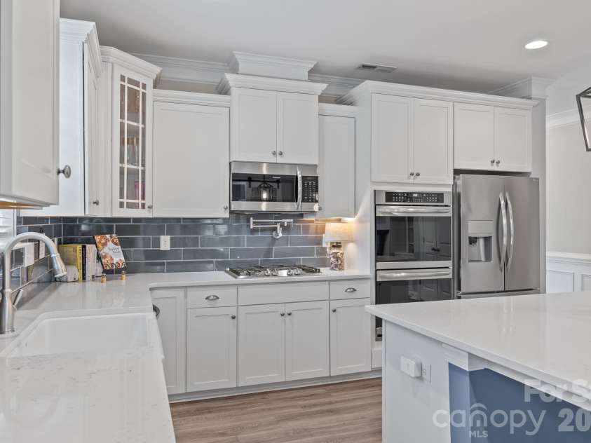 240 Preston Road, Mooresville, NC 28117.  MLS# CAR4346358, YatesRealty ID 6941. Farm sink