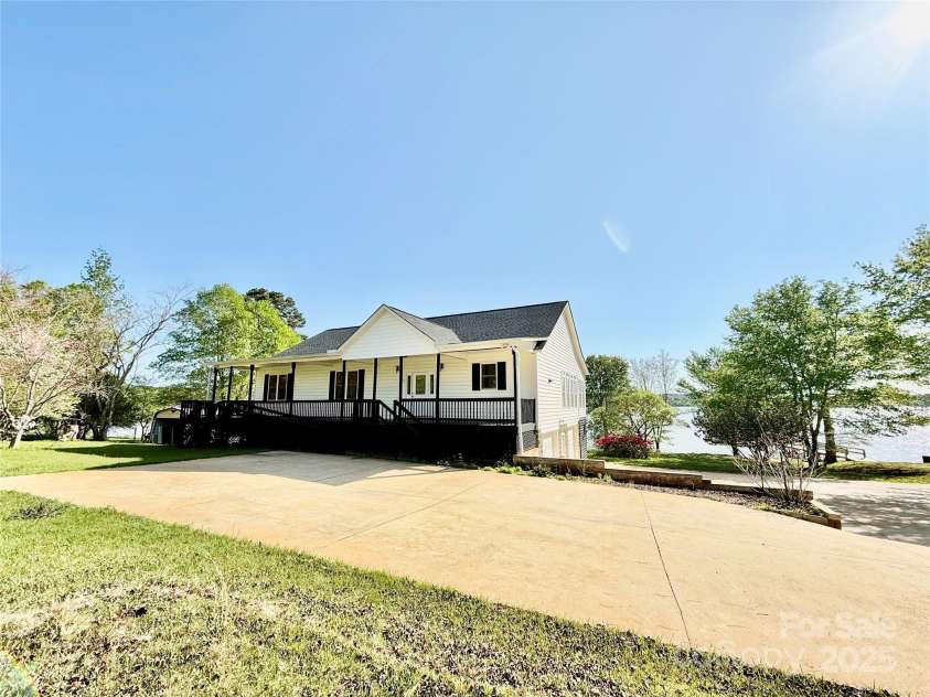749 Shangri La Drive, Winnsboro, SC 29180.  MLS# CAR4246404, YatesRealty ID 6942. 