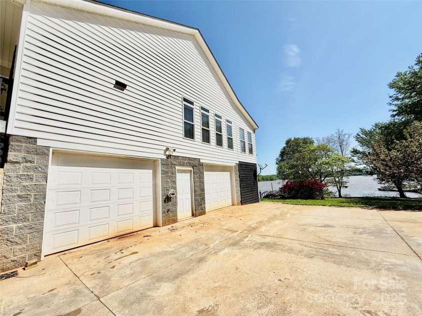 749 Shangri La Drive, Winnsboro, SC 29180.  MLS# CAR4246404, YatesRealty ID 6942. 