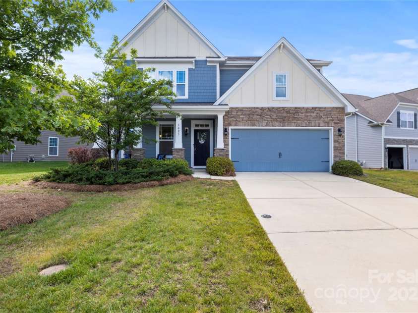 3023 Spinner Court, Denver, NC 28037.  MLS# CAR4142435, YatesRealty ID 6943. Durable fiber cement siding complemented by elegant rock features.