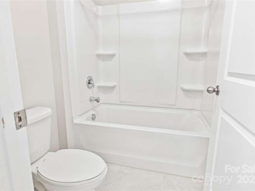 3023 Spinner Court, Denver, NC 28037.  MLS# CAR4142435, YatesRealty ID 6943. Full bath