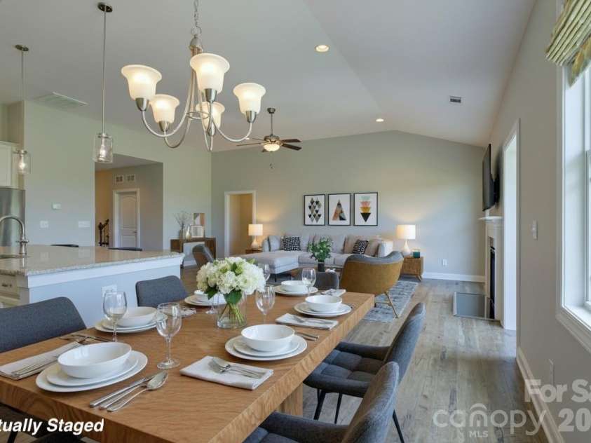 521 Trillium Way, Belmont, NC 28012.  MLS# CAR4314803, YatesRealty ID 6944. Eat In area flows into living space