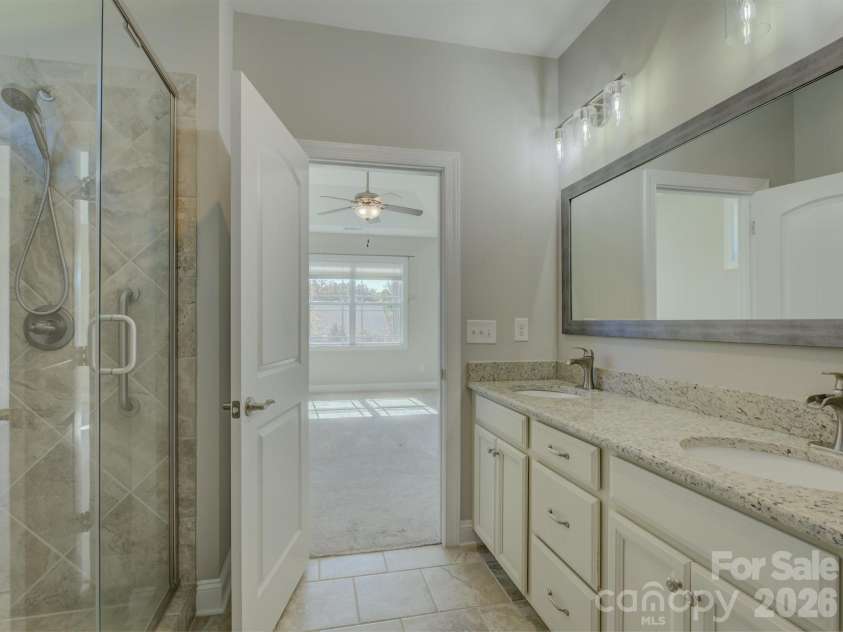 521 Trillium Way, Belmont, NC 28012.  MLS# CAR4314803, YatesRealty ID 6944. Primary Bathroom