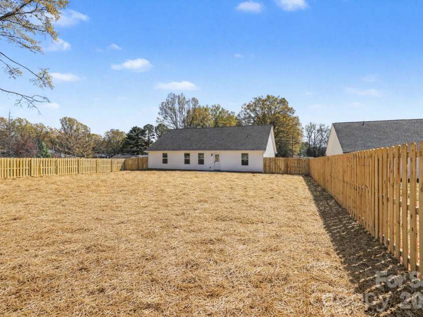 137 Eddleman Road, Kannapolis, NC 28083.  MLS# CAR4360515, YatesRealty ID 6945. 