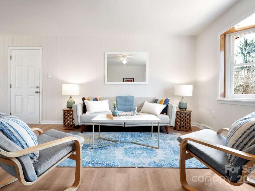 29 Evelake Drive, Asheville, NC 28806.  MLS# CAR4215759, YatesRealty ID 6945. Light and Bright Living Room