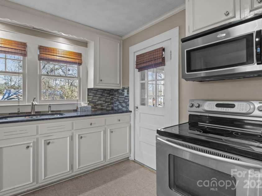 2614 US 321 Highway, Newton, NC 28658.  MLS# CAR4215731, YatesRealty ID 6946. 