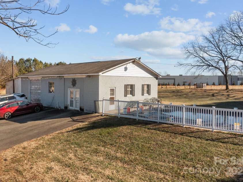 2614 US 321 Highway, Newton, NC 28658.  MLS# CAR4215731, YatesRealty ID 6946. Oversized Garage/Workshop & In-Ground Pool