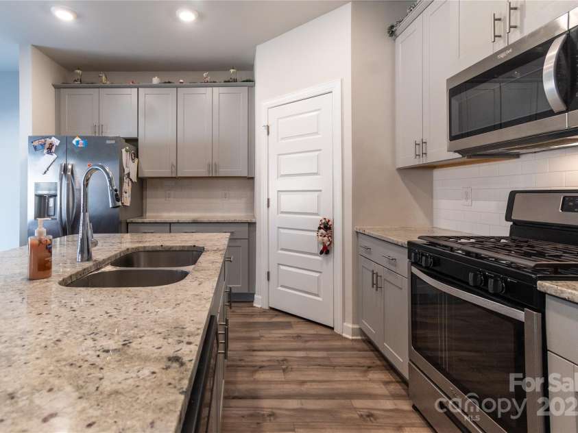110 Matilda Street, Spartanburg, SC 29301.  MLS# CAR4225513, YatesRealty ID 6947. 