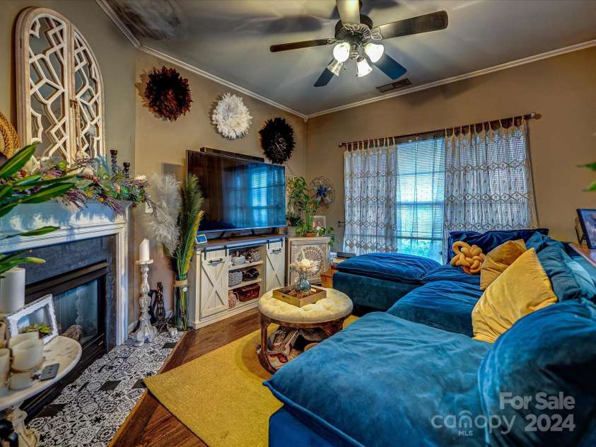 3005 Golden Dale Lane, Charlotte, NC 28262.  MLS# CAR4185396, YatesRealty ID 695. 