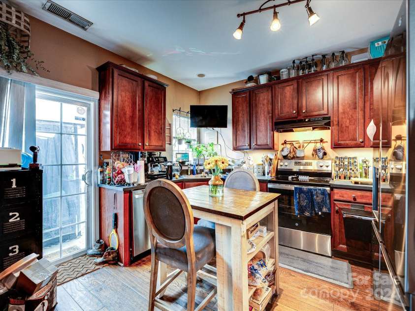 3005 Golden Dale Lane, Charlotte, NC 28262.  MLS# CAR4185396, YatesRealty ID 695. Kitchen