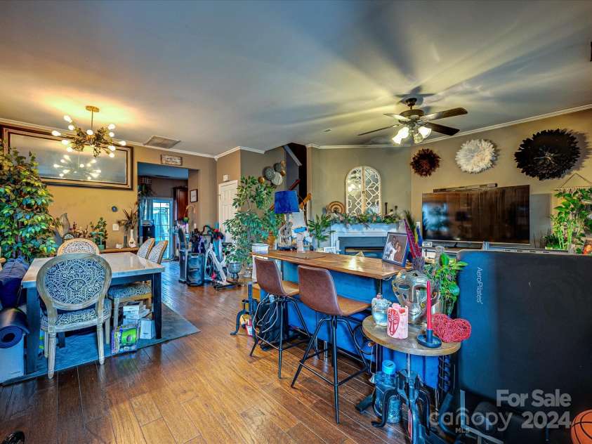 3005 Golden Dale Lane, Charlotte, NC 28262.  MLS# CAR4185396, YatesRealty ID 695. Liviing Room