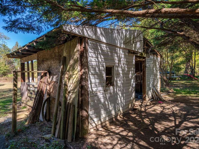 3597 Ray Danner Road, Maiden, NC 28650.  MLS# CAR4313245, YatesRealty ID 695. 