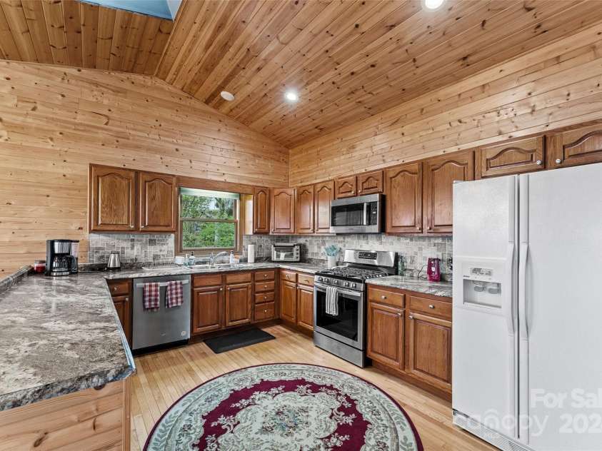 70 Moor Lane, Brevard, NC 28712.  MLS# CAR4134812, YatesRealty ID 695. Easy to navigate kitchen
