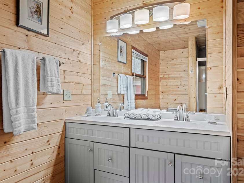 70 Moor Lane, Brevard, NC 28712.  MLS# CAR4134812, YatesRealty ID 695. Lovely primary bathroom