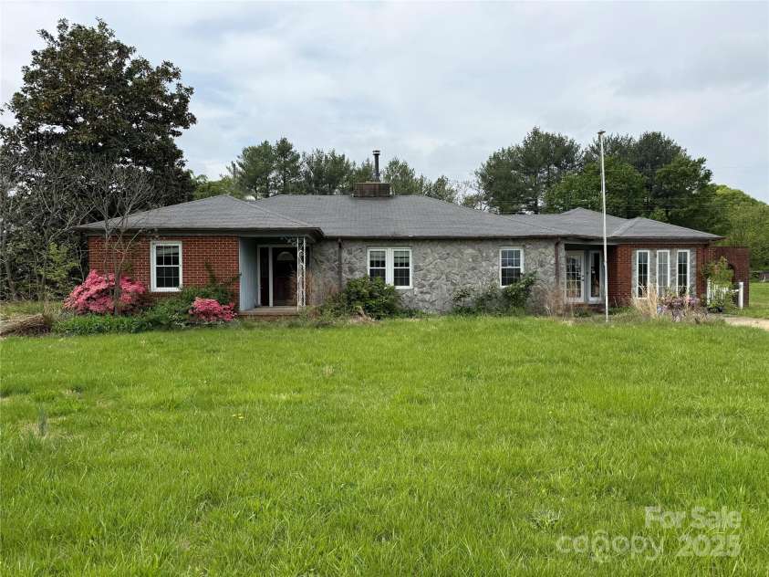 6482 taylorsville Highway, Hiddenite, NC 28636.  MLS# CAR4248538, YatesRealty ID 6950. 