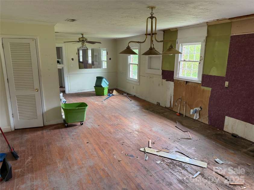 6482 taylorsville Highway, Hiddenite, NC 28636.  MLS# CAR4248538, YatesRealty ID 6950. 