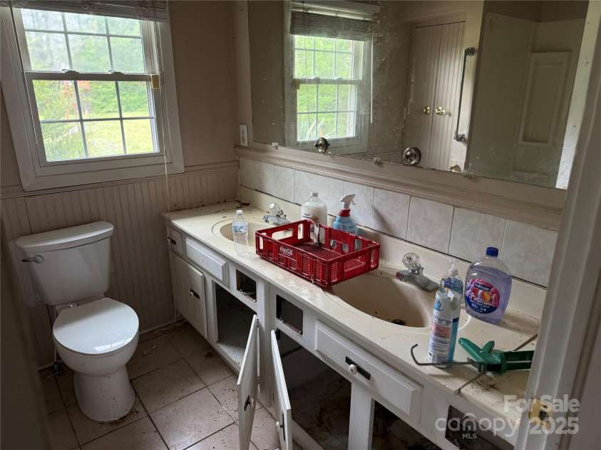 6482 taylorsville Highway, Hiddenite, NC 28636.  MLS# CAR4248538, YatesRealty ID 6950. 