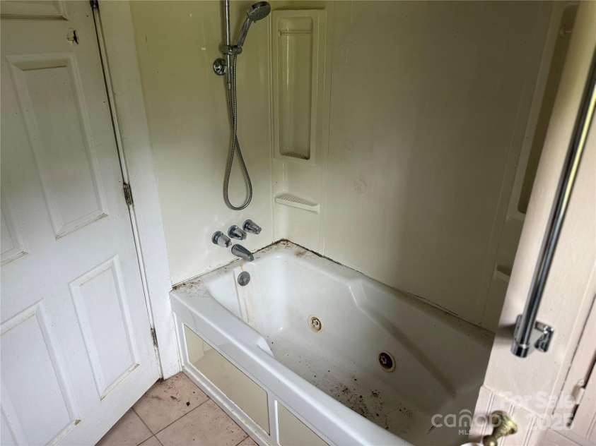 6482 taylorsville Highway, Hiddenite, NC 28636.  MLS# CAR4248538, YatesRealty ID 6950. 