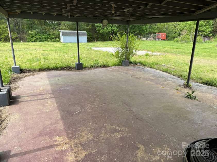 6482 taylorsville Highway, Hiddenite, NC 28636.  MLS# CAR4248538, YatesRealty ID 6950. 