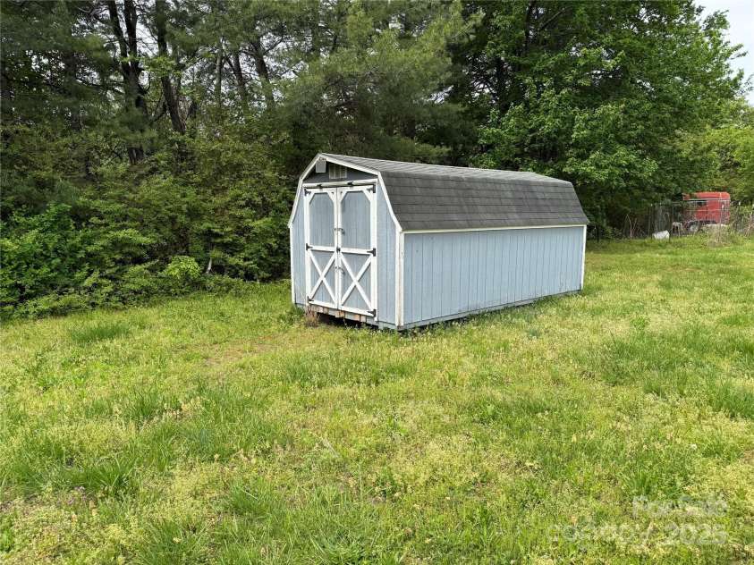 6482 taylorsville Highway, Hiddenite, NC 28636.  MLS# CAR4248538, YatesRealty ID 6950. 