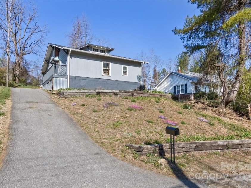 21 Hilldale Road, Asheville, NC 28803.  MLS# CAR4240951, YatesRealty ID 6951. Front View From Street-Ample Parking