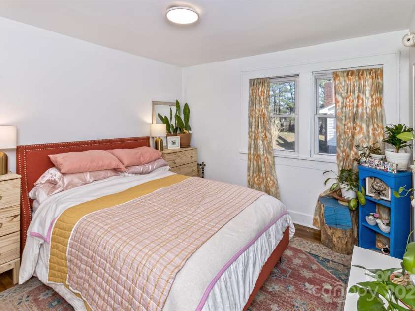21 Hilldale Road, Asheville, NC 28803.  MLS# CAR4240951, YatesRealty ID 6951. Guest Bedroom 1