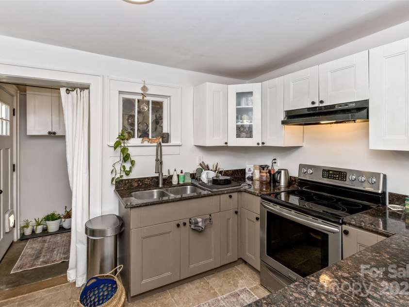 21 Hilldale Road, Asheville, NC 28803.  MLS# CAR4240951, YatesRealty ID 6951. Kitchen/Pantry Area