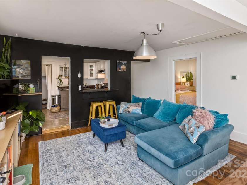 21 Hilldale Road, Asheville, NC 28803.  MLS# CAR4240951, YatesRealty ID 6951. Living Room