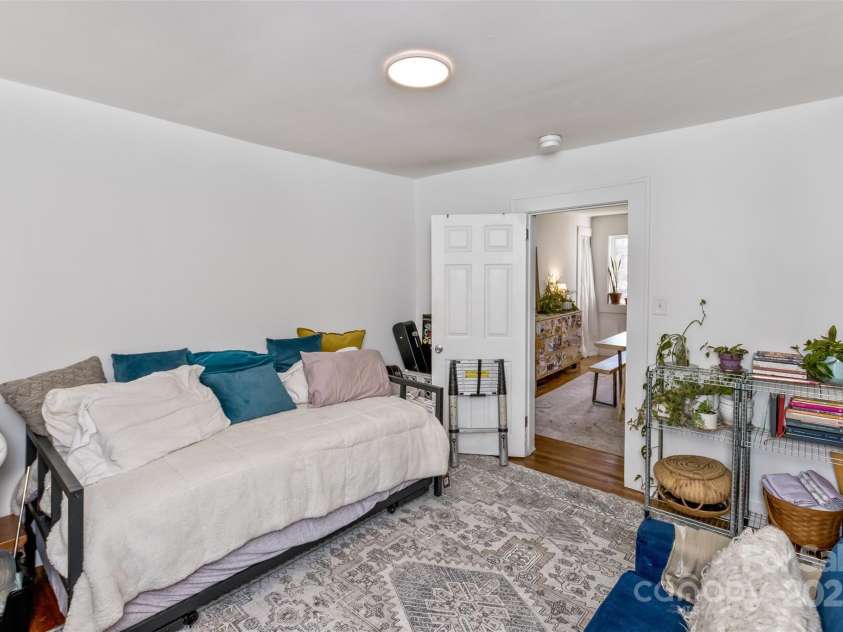 21 Hilldale Road, Asheville, NC 28803.  MLS# CAR4240951, YatesRealty ID 6951. Spacious Bedroom!