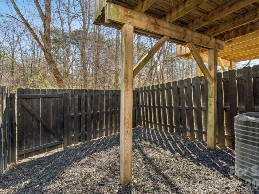 655 Lex Drive, Charlotte, NC 28262.  MLS# CAR4359903, YatesRealty ID 6951. Fenced Back yard