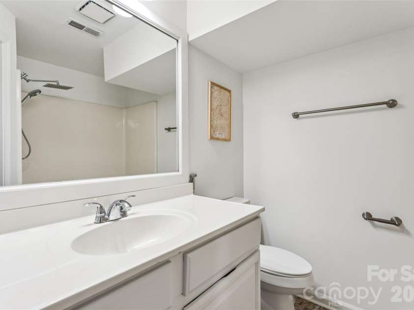 655 Lex Drive, Charlotte, NC 28262.  MLS# CAR4359903, YatesRealty ID 6951. Full Primary Bathroom