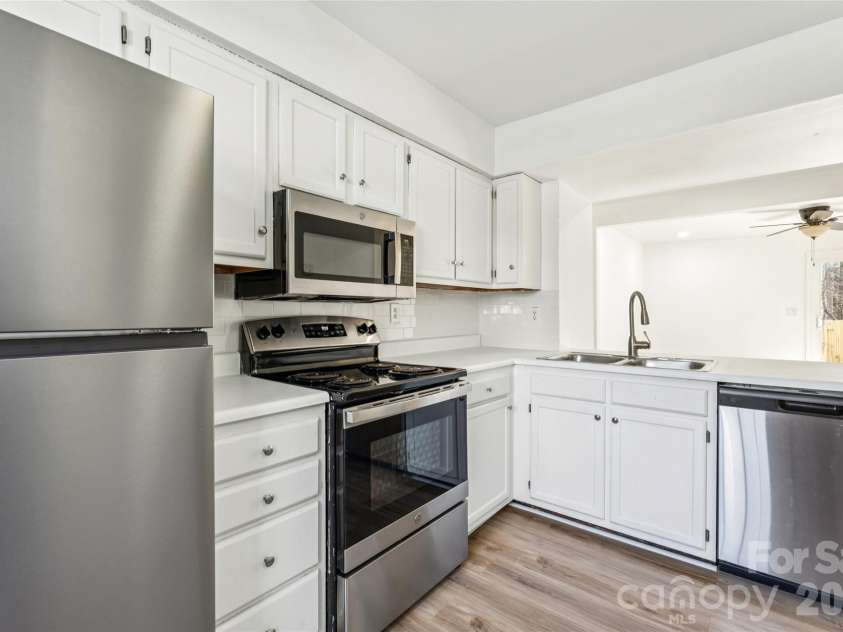 655 Lex Drive, Charlotte, NC 28262.  MLS# CAR4359903, YatesRealty ID 6951. Kitchen with Stainless Steel Appliances